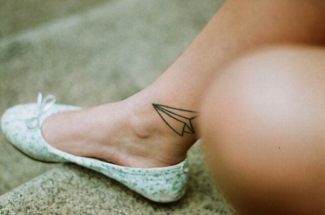 pied-origami-paper-plane-tattoo