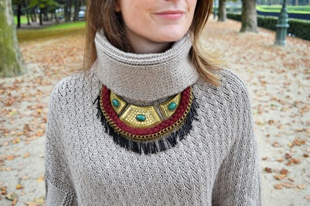 collier-poncho-point-carre